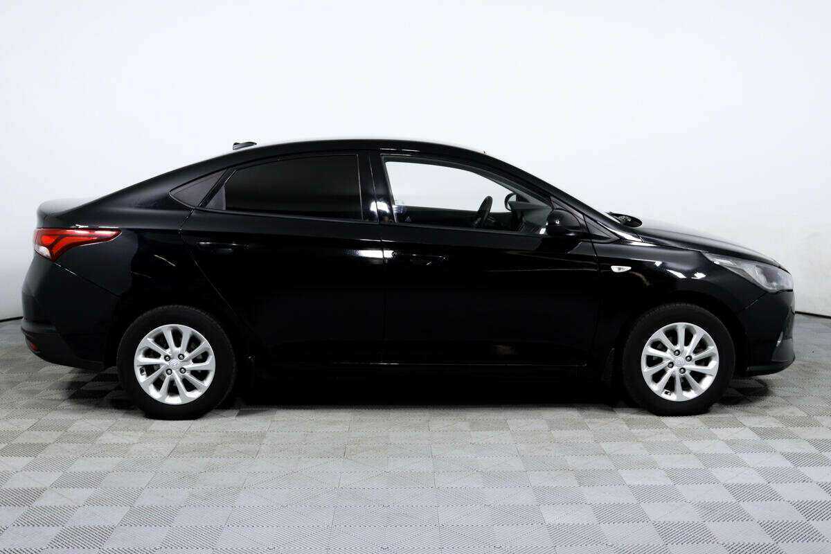 Купить Hyundai Solaris, 2021, 131 303 км, фото №4