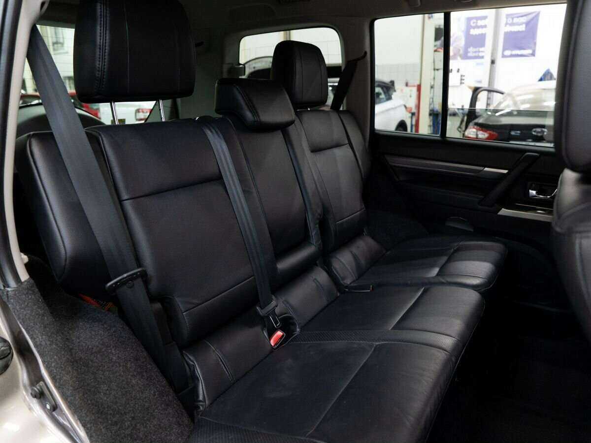 Купить Mitsubishi Pajero, 2012, 235 000 км, фото №9