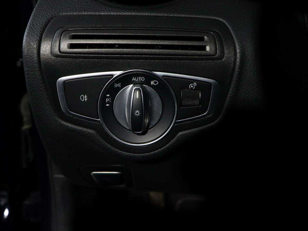 Купить Mercedes-Benz C-Класс 180, 2018, 145 809 км, фото №16