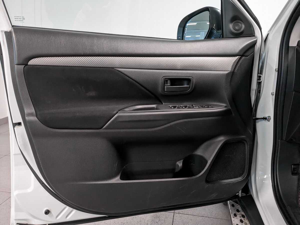 Купить Mitsubishi Outlander, 2017, 129 844 км, фото №16