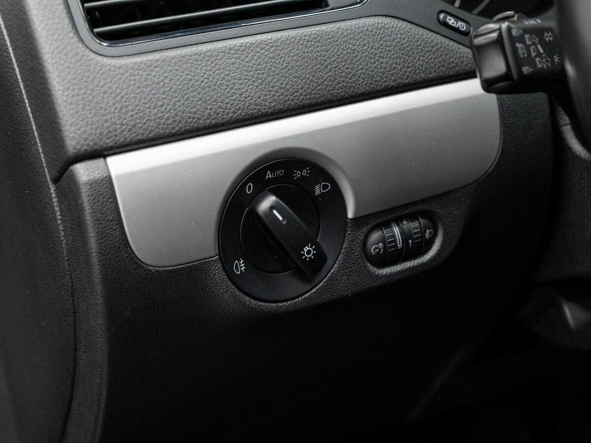 Купить Volkswagen Jetta, 2012, 194 049 км, фото №17