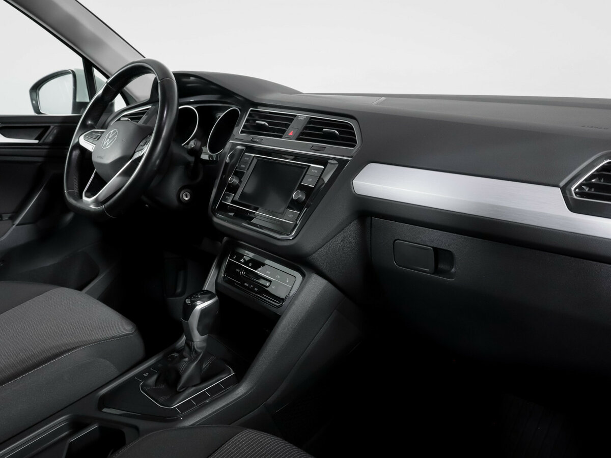 Купить Volkswagen Tiguan II Рестайлинг, 2020, 57 375 км, фото №9