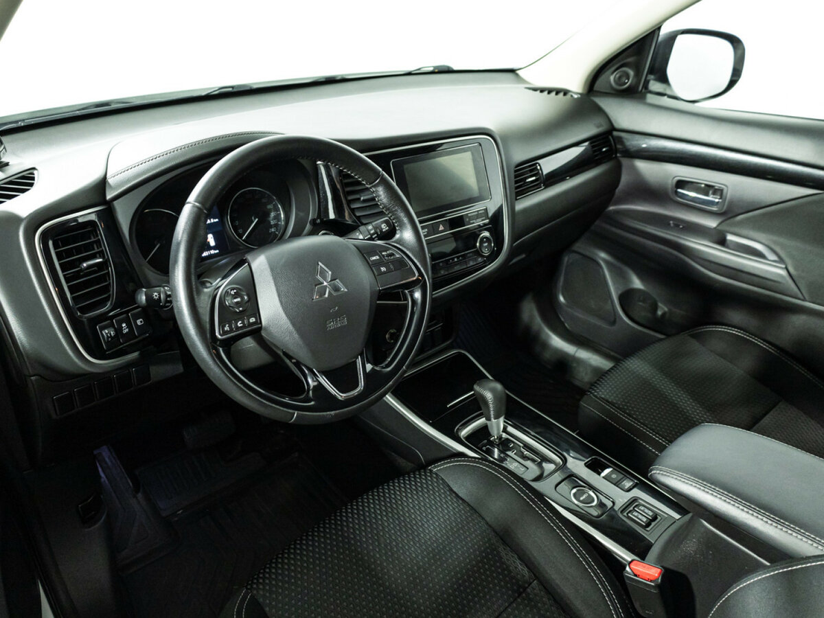 Купить Mitsubishi Outlander III Рестайлинг 3, 2018, 63 107 км, фото №9
